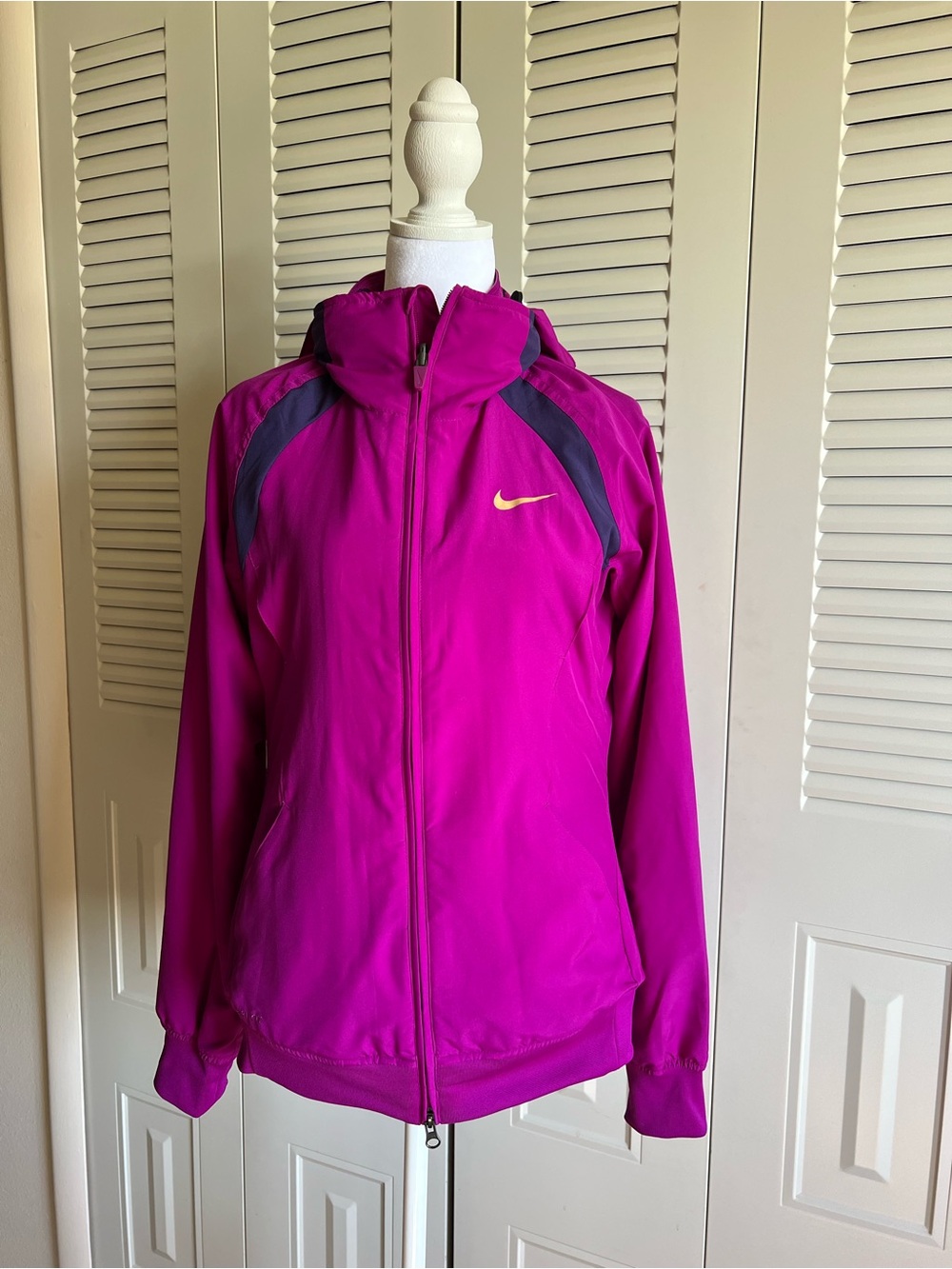 Nike Women's Hooded Dry Fit Jacket - Size Medium